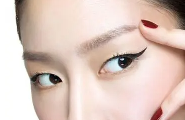 单眼皮应该怎么画眼妆