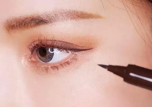 流行的OL妆三个步骤让你打造完美的OL妆
