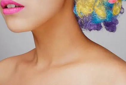 美白脖子的方法