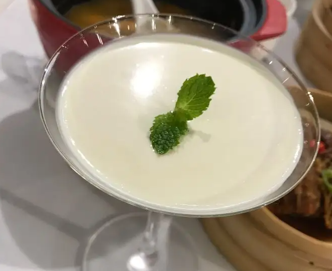 牛奶美白方法揭秘 牛奶士多啤梨清洁面膜