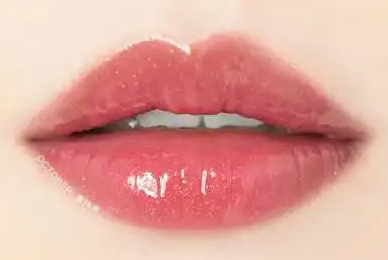派对化妆妆容 看服装颜色选唇色
