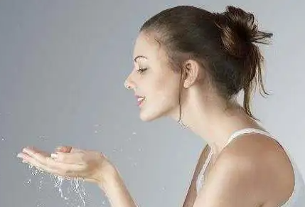 怎么美容保养 温水洗出女神肌