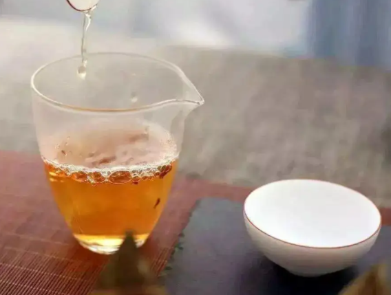 怎样才能延缓衰老 茶汤洗脸