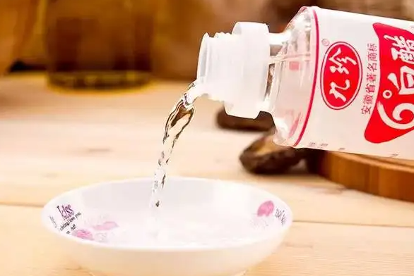 怎么用醋洗脸美白 白醋加白术擦拭法