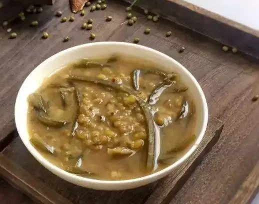 生活日常祛痘小窍门 海带绿豆汤