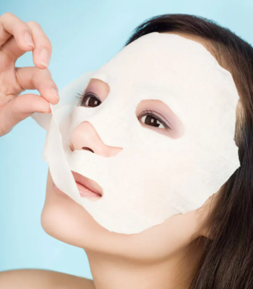 日常美容小窍门 美白使用化妆水敷面膜