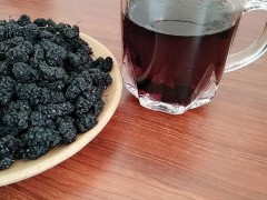 桑葚干泡水的功效与作用 桑葚干泡水可以延缓衰老吗
