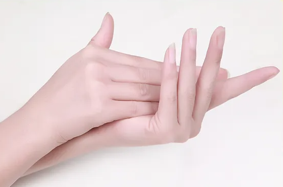 手部美白小妙招,都说手是女人第二张脸,女人做到心灵手巧首先要有一双