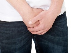 男人睾丸疼痛是怎么回事？睾丸疼可能是3种病，要对症治疗