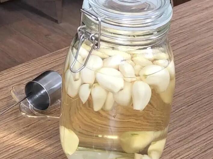 大蒜泡酒的功效和作用 大蒜泡酒的5大功效
