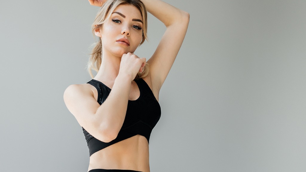 乳罩是女性挚爱，18岁的少女要不要戴？