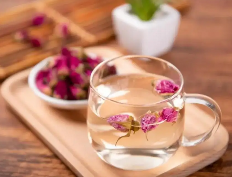 玫瑰花茶的功效与作用有哪些 女性喝玫瑰花茶有什么好处