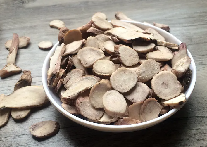 白芍泡水喝有什么功效 生白芍的功效与作用