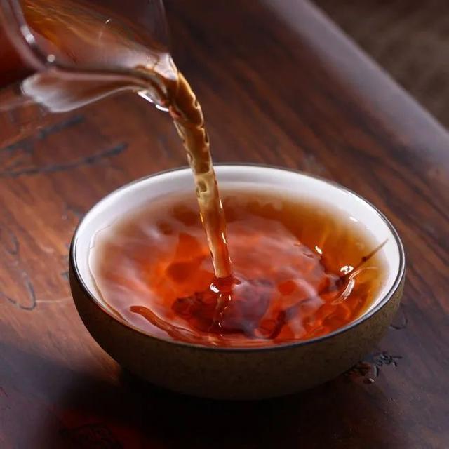 喝普洱生茶好还是熟茶好？ 普洱茶的功效与作用