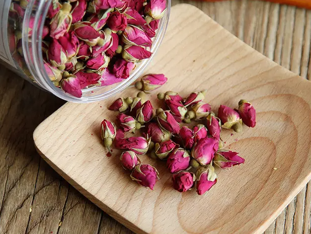 玫瑰花茶的功效与禁忌 玫瑰花茶和什么搭配比较好
