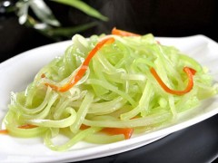 减肥菜谱：清炒莴笋丝