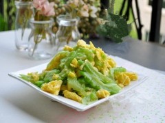 减肥菜谱：苦瓜炒鸡蛋