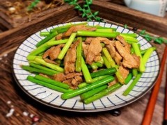 减肥菜谱：蒜薹炒肉