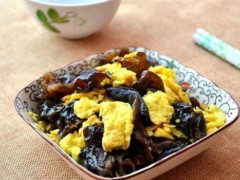减肥菜谱：木耳炒鸡蛋