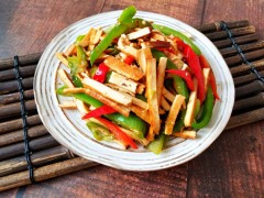 减肥菜谱：青红椒炒香干