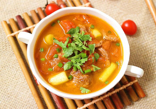 减肥菜谱:清炖番茄白萝卜牛肉汤