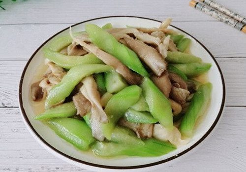 减肥菜谱：蚝油丝瓜蘑菇