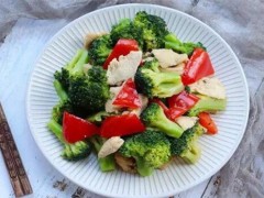 减肥菜谱：西蓝花炒鸡肉