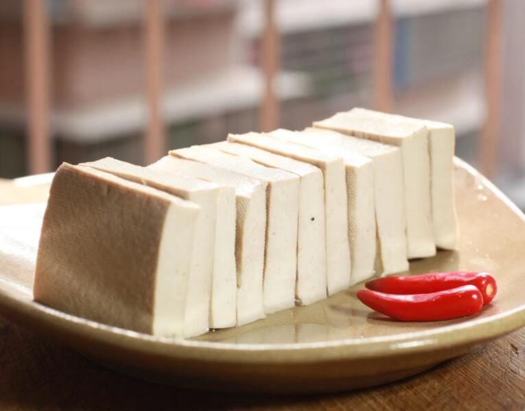 经常吃豆腐能丰胸吗？什么食物丰胸效果最好？