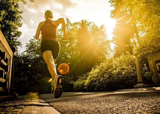 跑步减肥还是散步减肥呢？(散步和跑步减肥效果一样吗)