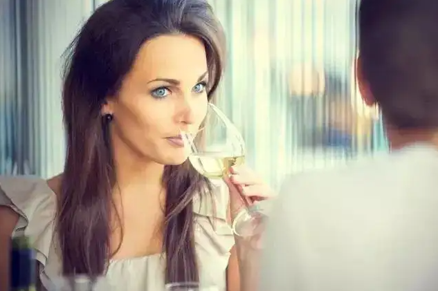 喝啤酒的女人胖得快 尽早戒酒才能有助减肥