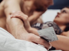 经常吃避孕药会让胸变小吗 导致乳房变小的4个真正原因