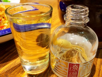供应小瓶人参酒—辽宁特产精装人参小瓶酒小叁宝125ml